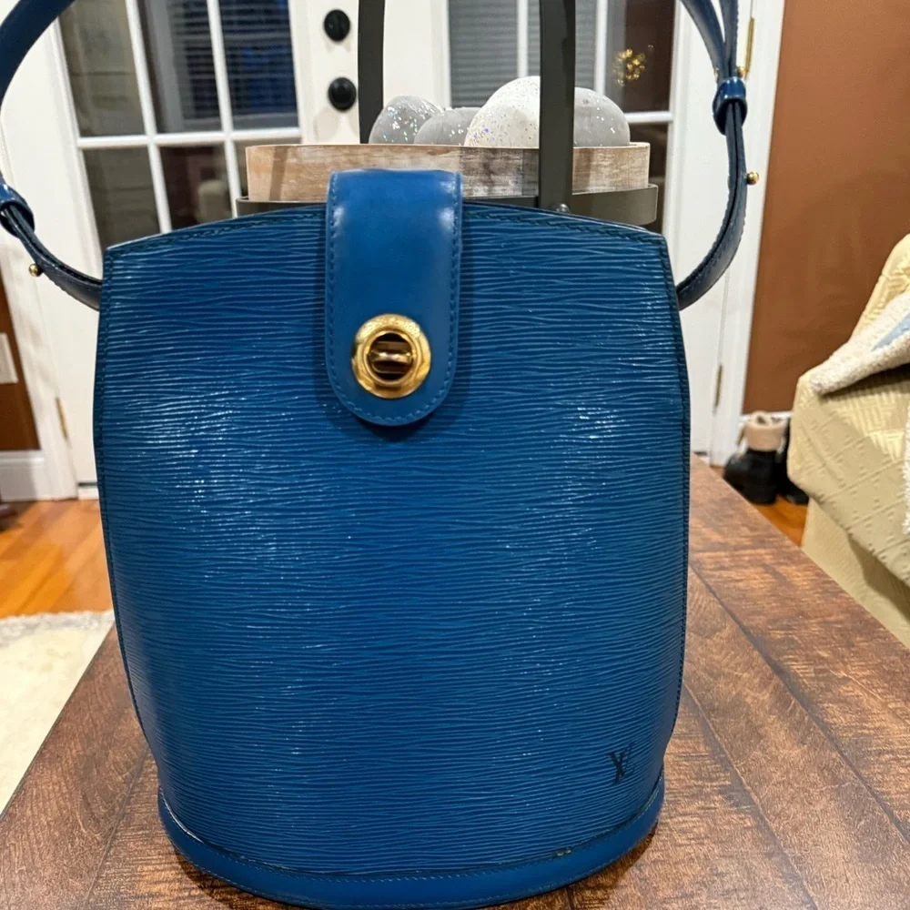 Louis Vuitton M52255 EPi Cluny shoulder Bag